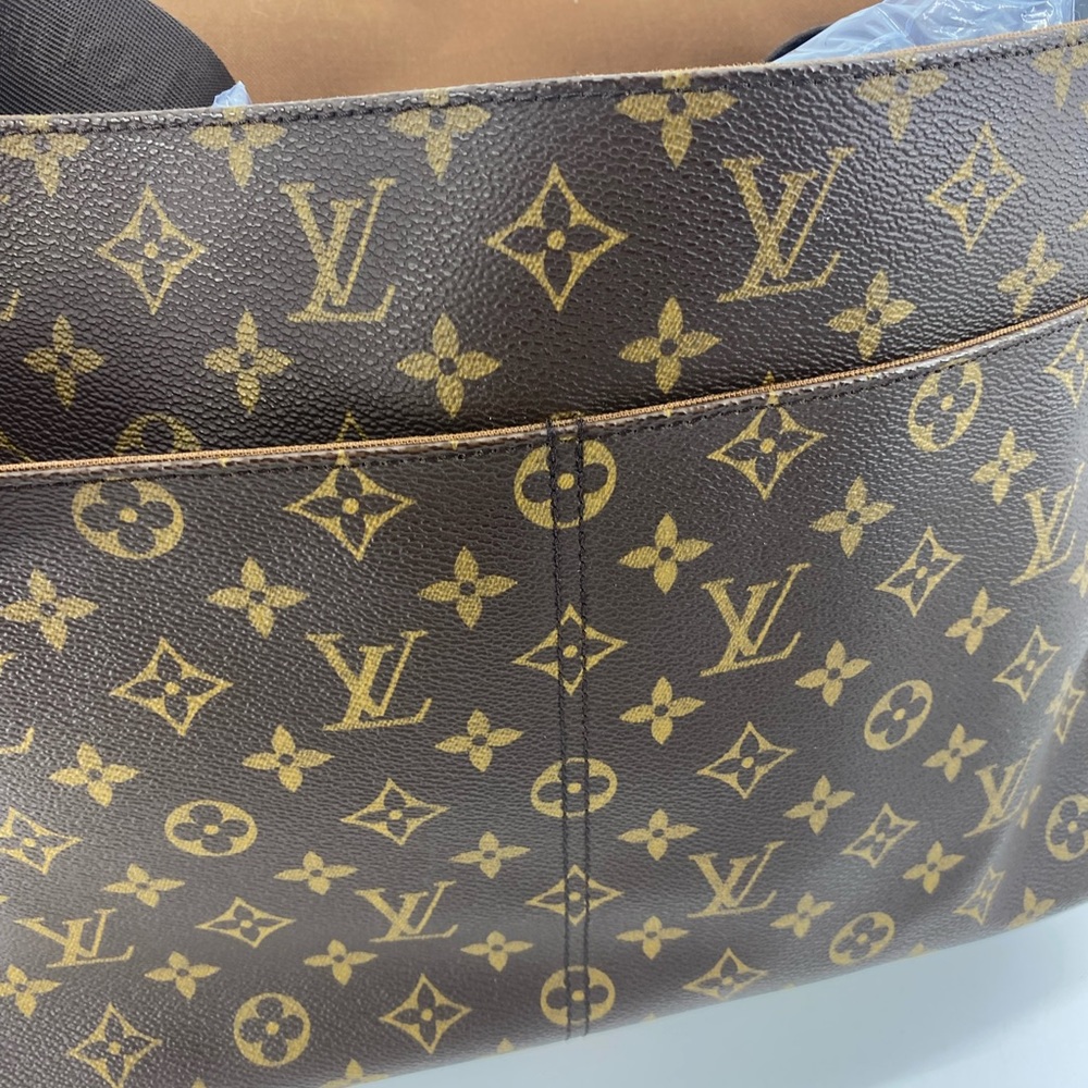 Louis Vuitton Bastille Messenger bag - Picture 8 of 14